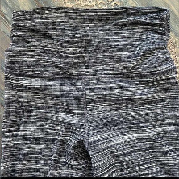 Lululemon align slight cropped leggings sz 6 heathered stripe *black gray white* - Picture 2 of 9